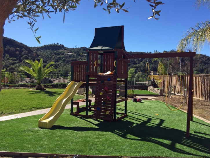 Faux Grass Wailua, Hawaii Playground Flooring